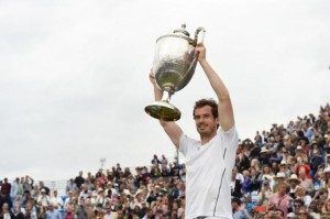 Britain Tennis - Aegon Championships - Queens Club, London - 19/6/16 Great Britain's Andy Murray celebrates with the trophy after victory in the final Action Images via Reuters / Tony O'Brien Livepic EDITORIAL USE ONLY.