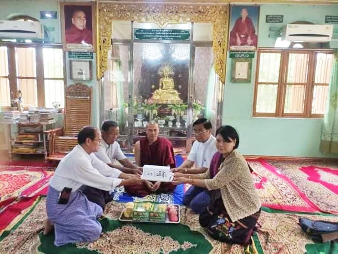 ကံမၿမိဳ႕ ယြန္းေက်ာင္းပရိယတၱိစာသင္တုိက္ဆရာေတာ္ထံသုိ႔ အလွဴေငြက်ပ္ ၁ဝ သိန္း လွဴဒါန္း