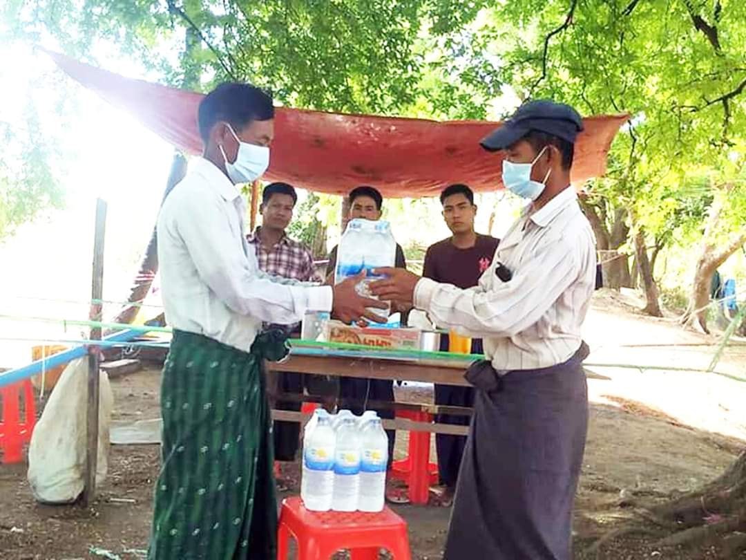 စလင္းၿမိဳ႔နယ္ျပည္ခိုင္ၿဖိဳးပါတီ Quarantine ဝင္ေနရပ္ျပန္မ်ားကို လိုအပ္ပစၥည္းမ်ားလွဴဒါန္း