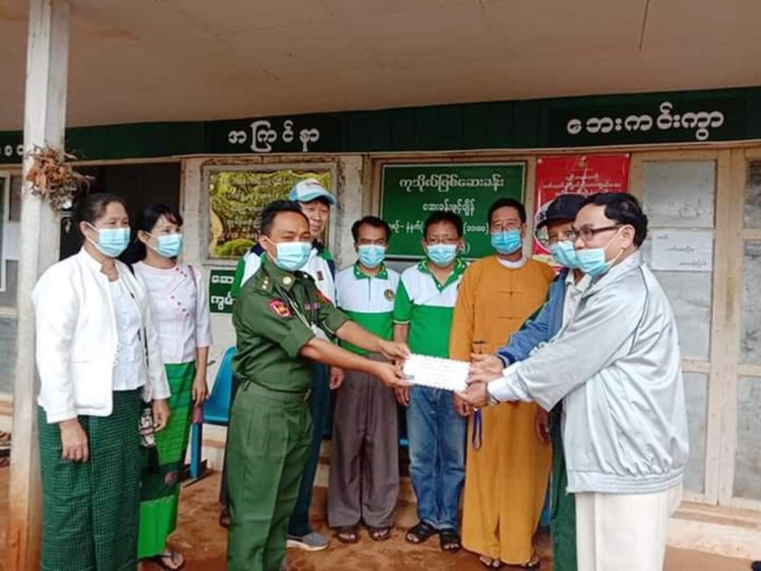 တန္႔ယန္းၿမိဳ႕နယ္ျပည္ေထာင္စုၾကံ့ခို္င္ေရးႏွင့္ဖြံ႔ၿဖိဳးေရးပါတီ တပ္နယ္ကုသိုလ္ျဖစ္ေဆးခန္းသို႔ အလွဴေငြေပးအပ္