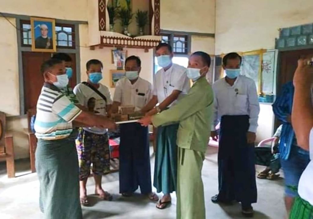 ျပည္နယ္ပါတီအတြင္းေရးမွဴးႏွင့္ အဖြဲ႔ ေဝွခါေက်းရြာတြင္ ေျမၿပိဳက်၍ ေသဆုံးသူႏွင့္ ထိခိုက္သူမ်ားအား အလွဴေငြမ်ား ေထာက္ပံ့လွဴဒါန္း