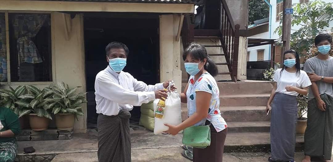 သထံုျမိဳ႕နယ္ ျပည္ေထာင္စုၾကံ့ခိုင္ေရးႏွင့္ဖြံ႕ၿဖိဳးေရးပါတီ ရပ္ေက်းေဒသခံမ်ားအား ဆန္ ဆီႏွင့္ ၾကက္ဥမ်ား ေထာက္ပံ့ ေပးအပ္