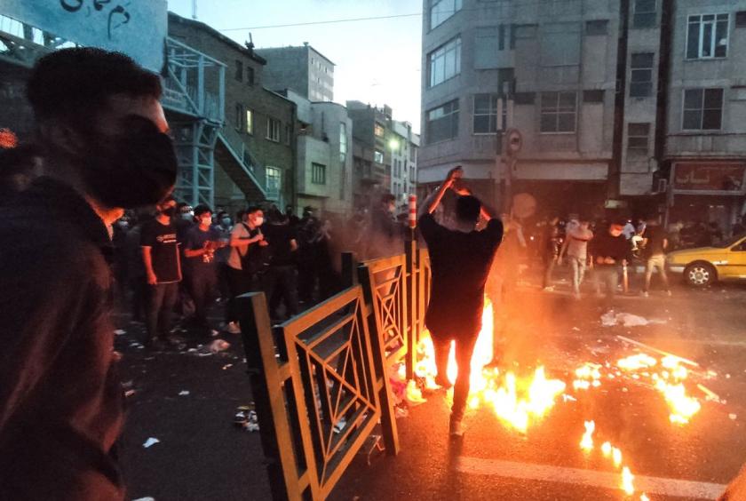 အီရန်တွင် ဆန္ဒပြမှုများ ဖြစ်ပွားပြီးနောက် အကျင့်စာရိတ္တ ထိန်းသိမ်းရေးရဲတပ်ဖွဲ့ကို ဖျက်သိမ်း